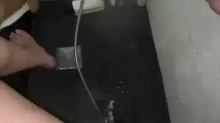 مع الجسم المثالي يستمني لها ضيق في سن المراهقة كس قبل دش