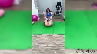 سارة العربية فاتنة الثدي الكبيرة تحصل على أكثر من مجرد امتداد مع عشيقة تمتد كلوي أمور وحزامها الكبير