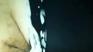 مغربي يستعرض بكس ام عياله