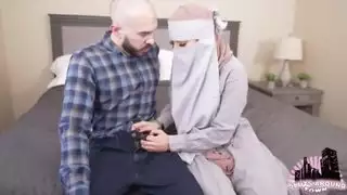 زوجة الوزراء العربية زوجة حارسها الشخصي
