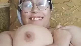 نيك شرموطة بنظارة ام بزاز جامد