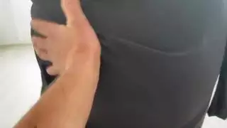 زوجة الأب العربية كانت تقوم بالتنظيف بشكل مثير وحصل قضيبي على مؤخرتها الضيقة ومارس الجنس معها
