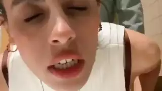 سكس مصري جديد​ سخنة في الحمام على الواقف