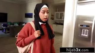 يطلب هوتي عن مراهق مسلم أن يعلمنا ممارسة الجنس