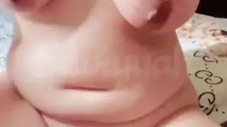 السمين الهواة العربية يحصل عارية تظهر لها كبير الثدي وشعر كس