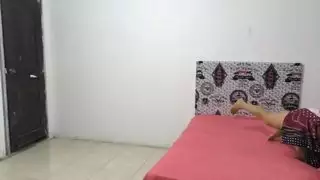 زوج عربي وجد زوجته تمارس الجنس مع رجل لاتيني وكان رد فعلها قويا !!
