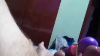 فقط في بوسها الرطب تحب هذا الرجل أن يمارس الجنس معها كثيرًا