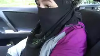 تنزعج جبهة تحرير مورو الإسلامية التركية عندما يقوم ضابط شرطة ألماني بسحب قضيبه الكبير