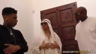 أودري رويال يحصل على بوسها العربي استغل من قبل بي بي سي جلسات الديوث