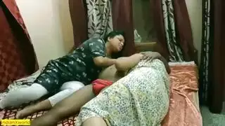 Hot Bhabhi وجنسها الصلب مع فتى القرية ، الجنس الهندي الحقيقي