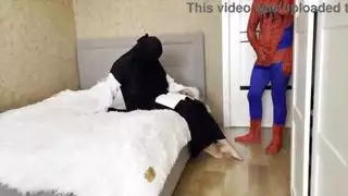 لقد أثارت إعجاب زوجة أبي التركية بقضيب الثابت