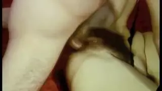 إنه يمارس الجنس جيدًا في كس فتاته المفضلة والجميلة جدًا