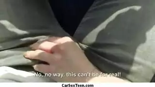 الجنس العاطفي للمراهق الصغير في السيارة