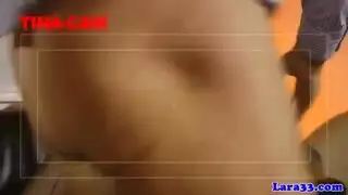 جبهة مورو المثير في جوارب اللعب مع دمية الجنس