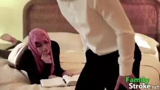 ضربة العائلة ابنة الأب العربية حصلت على ديبو ديبرو