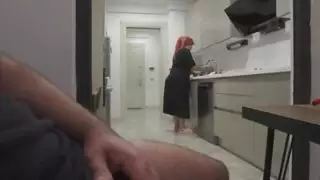زوجة الأب العربية اشتعلت ربيب الرفع ثم فقدت عذرية الشرج