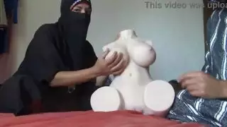 يصاب الزوج المسلم بالصدمة عندما تسمح له زوجته العربية الديوثة بمضاجعتها مع طنتالي
