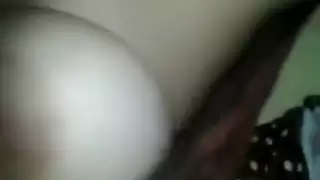 مغربية ممحونة فيها الزملة تعرض طبونها