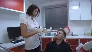 أمي تمتص ديك ابنها الكبير