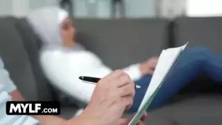 مفلس زوجة عربية ساخنة تخون زوجها مع خبير العلاقات
