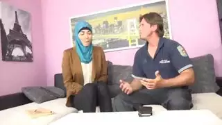 فاتنة المسلم يحصل على قرنية مع السلطات