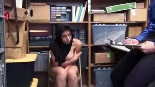 شرطي ينيك شرموطات بتهمة