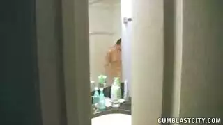 نيك محارم عائلي في الحمام مع شاب يستحم مع اختيه