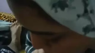 شرموطة مصرية محجبة تمص الزب المختون
