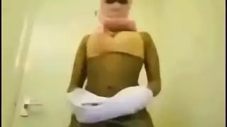 فتاة صومالية الحجاب تجريد