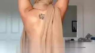رقص شرقي رائع من عاهرة شابة