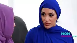 طريق الحرير إلى الانتقام (عندما تكتشف الميلف المغطاة المتعة) فيفيان ديسيلفا،
