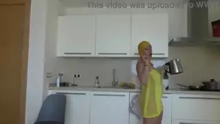 وقحة الديوث العربية في الحجاب
