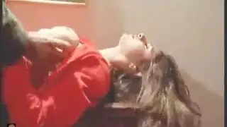 مشهد سكس ساخن ينيك اللبوة في كسها على السريع وهو يلعب في بزازها الناعمة