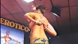 رقص شرقي عارٍ، امرأة سمراء عربية جسدية [مهرجان برشلونة الدولي للأفلام المثيرة]