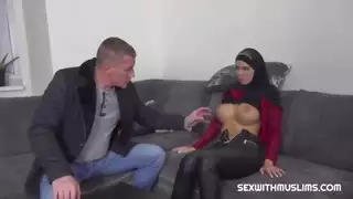مسلم مثالي يعاقب على مشاهدة الإباحية