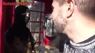 شاعر كبير على البرقع وقحة العربية في الأماكن العامة
