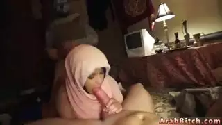 في سن المراهقة العربية الغنية إد فتاة عاملة محلية