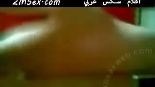 مصرية جامدة حبيبها بيلعلب فى كسها بصباعه