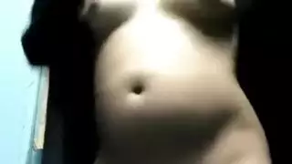 شرموطة مصرية محجبة تستعرض لنياكها