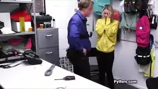 محاولة سرقة ديك رومي في بطن مزيف