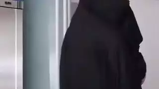 العربية كبيرة الثدي وقحة