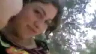 فتاة عربية تهب الديك ومارس الجنس في الهواء الطلق