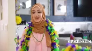 أول ماردي غرا لصديقتها العربية جواهر بنفسجية