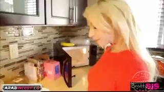 سكس مترجم نيك جماعي مع الأخت الشقراء وصديقتها