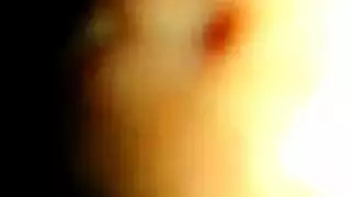 امرأة سمراء مفعم بالحيوية مع الثدي العملاق ، تمارس نيكول أنيستون ممارسة الجنس غير الرسمي مع حبيبها ، في سريرها.
