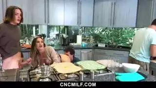 أنا أشعر بالشبع في عيد الشكر هذا، وهو ليس الديك الرومي