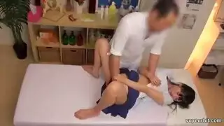 الكاميرا الخفية تسجل جلسة المساج تتحول إلى سكس ساخن