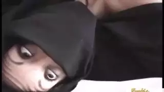 العربية الناضجة تستخدم قدميها كالمحترفين