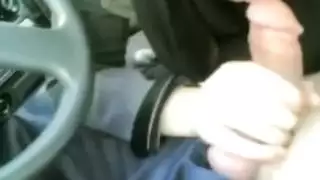 محجبة تمص الزب وتلحس الخصية في السيارة