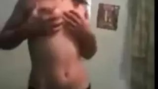 فتاة عربية في عرض كام